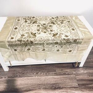 Elegant sage green Embroidered square Table Runner 37.5” very good condition